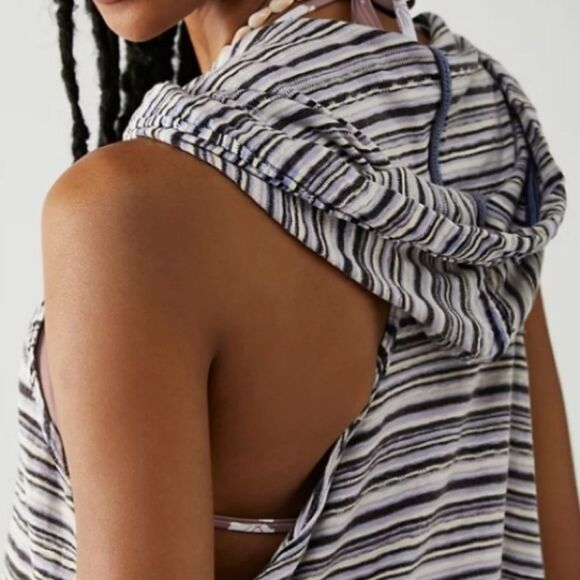 FREE PEOPLE WOMEN’S HOODIE TANK ON FIRE 🔥 SIZE SMALL ALL ABOARD BLUE NWOT - Picture 3 of 4